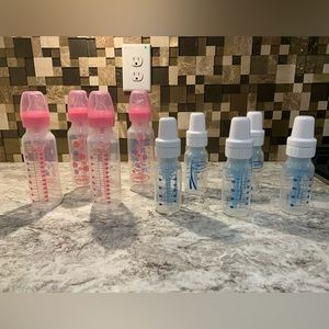 NWOT Dr Browns bottles. 4 pink 8oz bottles and 5 blue 4oz bottles.